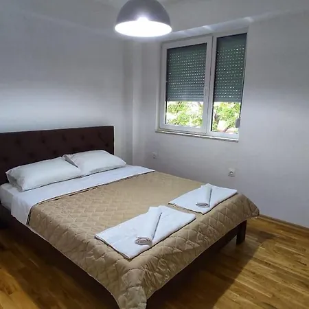 Appartement Nika 12 *